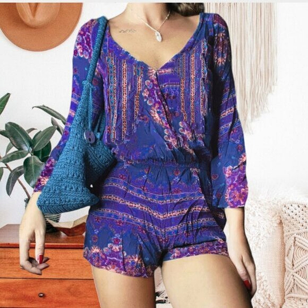 SOLD- Vintage AEO Boho Bell Sleeved Romper Playsuit Short- XS